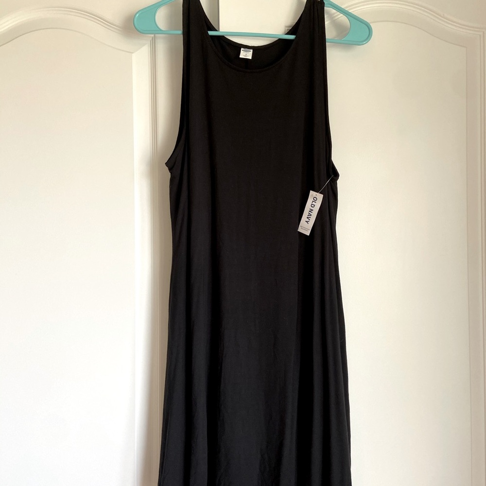 Sleeveless black dress